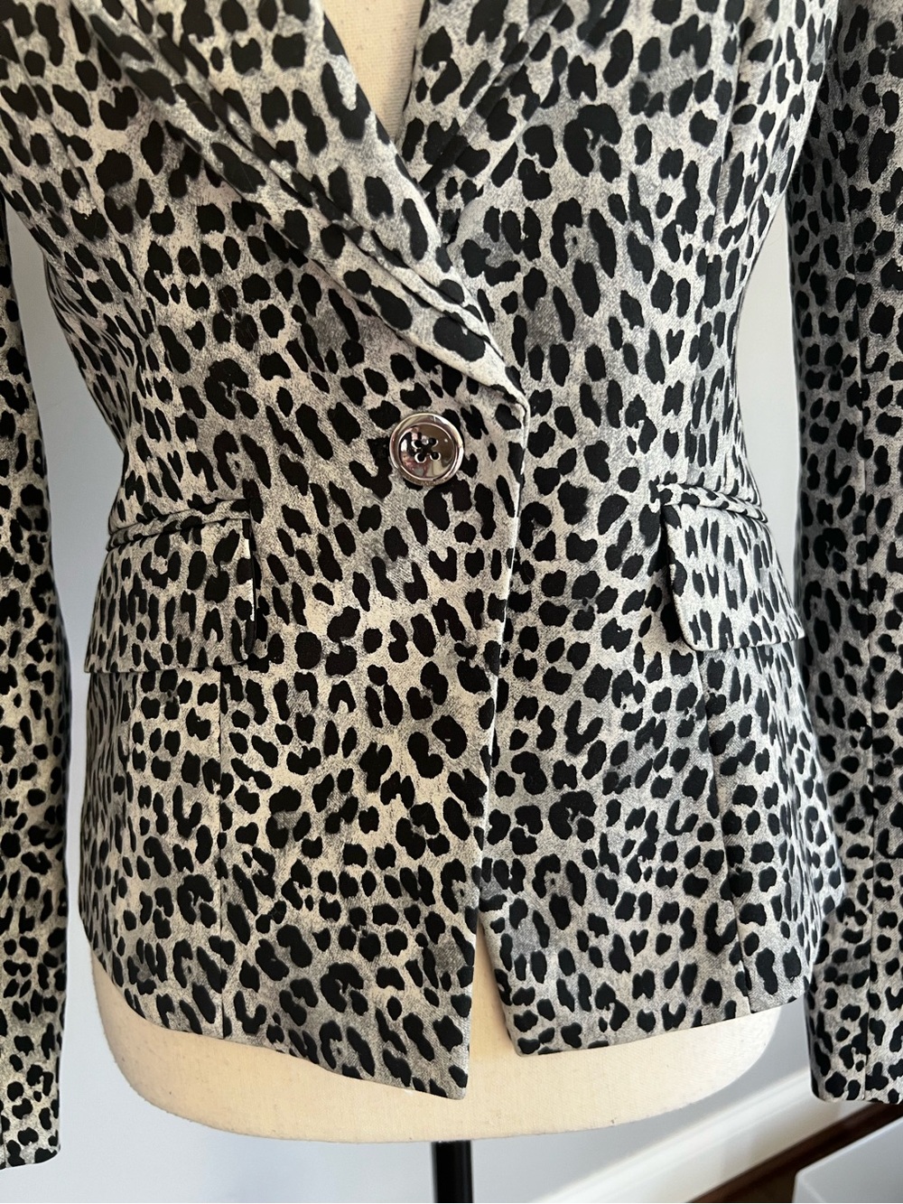 White House Black Market Leopard Print Blazer - Picture 3 of 9